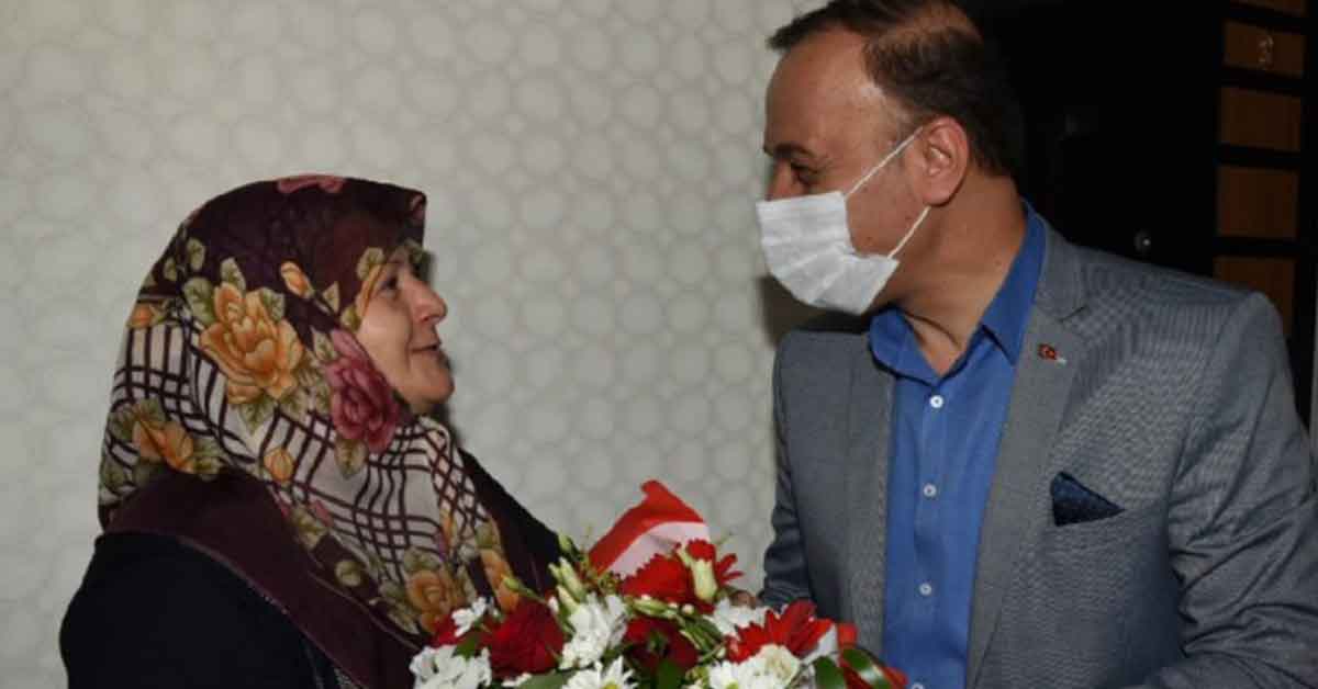 Urfa Valisi'nden Babalar günü'nde anlamlı ziyaret