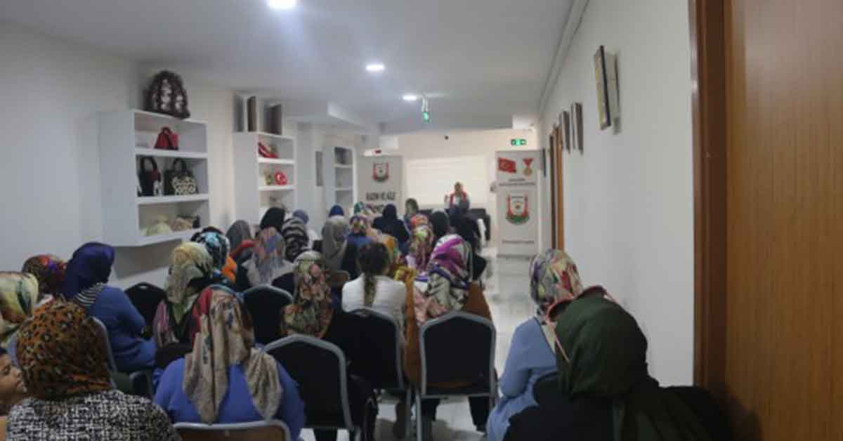 Urfa'da Kursiyerlere “helikopter ebeveynlik” uyarısı