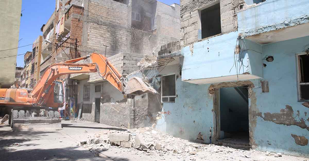 Haliliye'de Riskli binalar, tek tek yıkılıyor