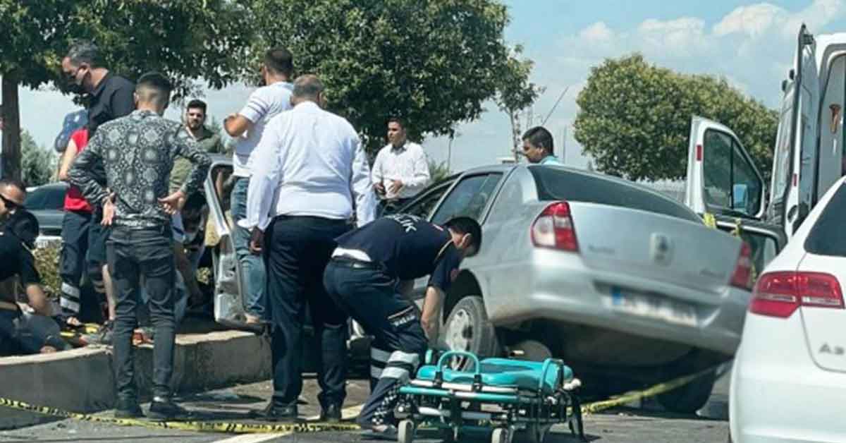 Urfa'da Kamyon ile otomobil çarpıştı: 1 ölü, 2 yaralı