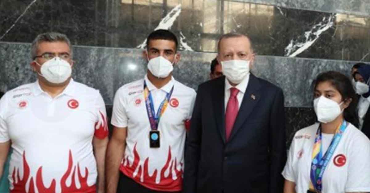 Urfa'lı Şampiyonlar Cumhurbaşkanı ile bir arada