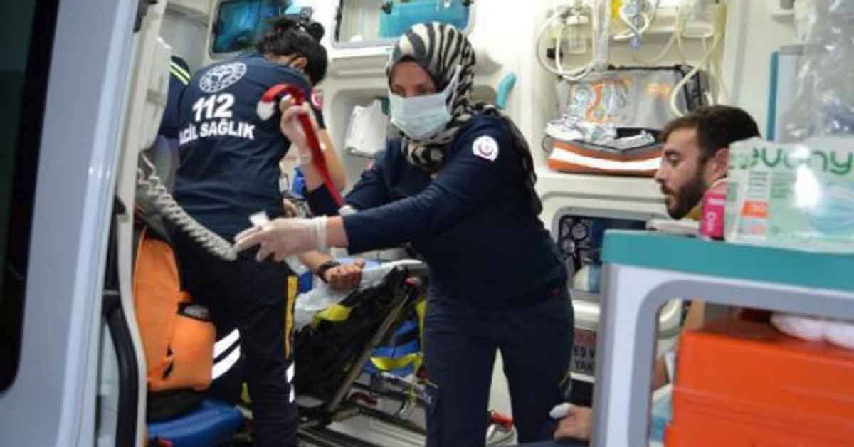 Urfa'ya gelen tarım işçilerinin minibüsü devrildi 1 Urfa'ya gelen tarım işçilerinin minibüsü devrildi