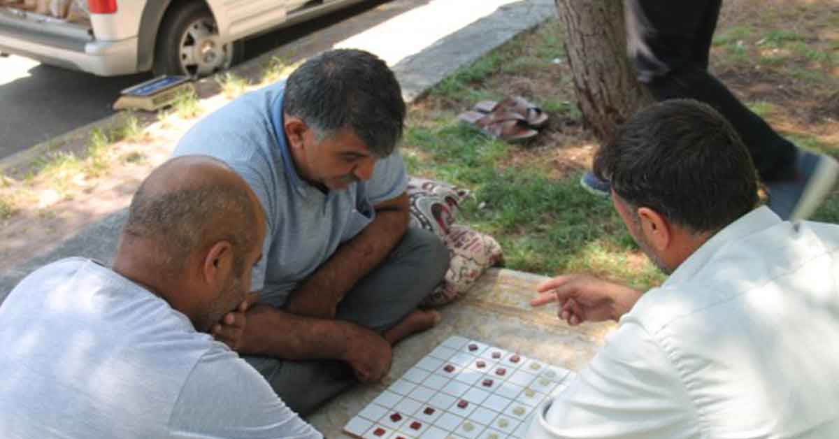 Şanlıurfa'da Dama oyunu yaşatılıyor