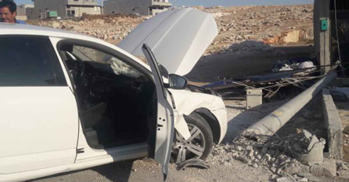 Urfa'da Otomobil Elektrik direğine çarptı: 1 yaralı