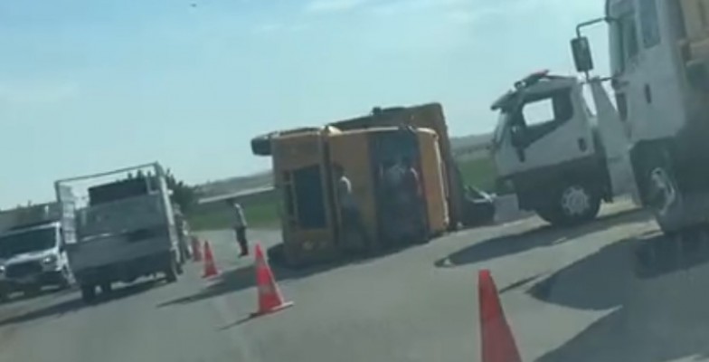Şanlıurfa'da kamyon devrildi! 1 yaralı 1 20210805105552 17405 49254