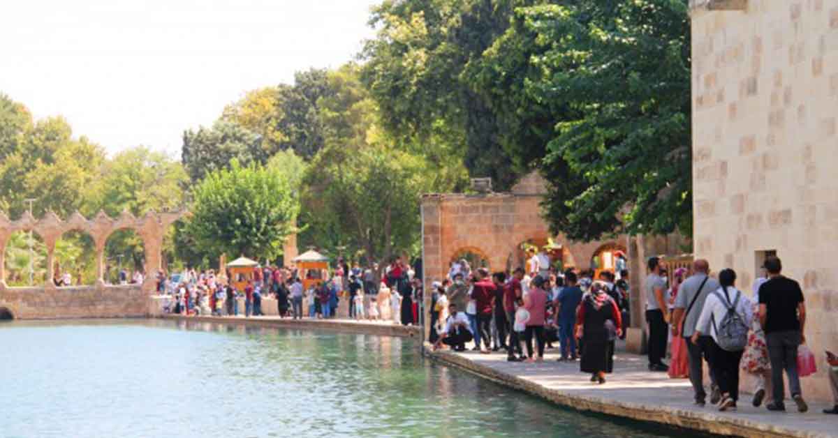 Balıklıgöl'de hafta sonu yoğunluğu