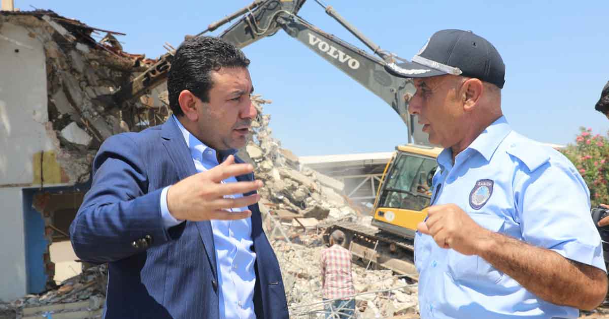 Başkan Özyavuz, ucube binanın yıkım startını verdi