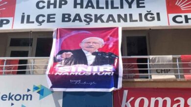 CHP Urfa'daki binalarına 'Sınır Namustur' pankartı astı