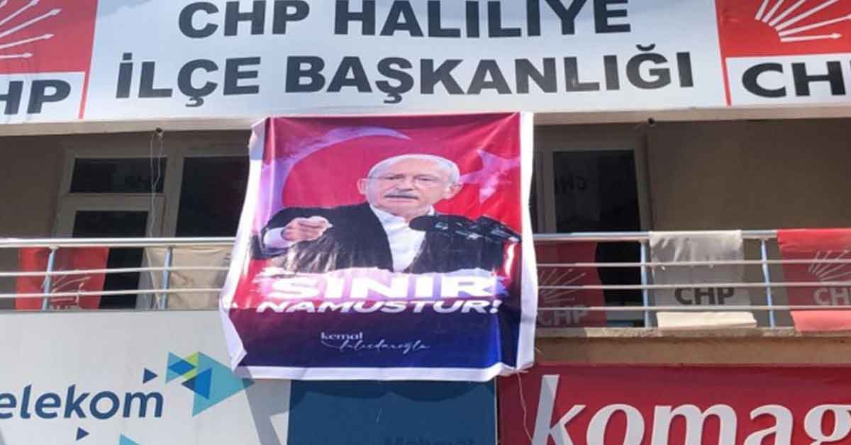 CHP Urfa'daki binalarına 'Sınır Namustur' pankartı astı