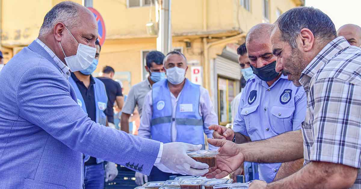Soylu’dan Vatandaşlara Geleneksel Aşure İkramı