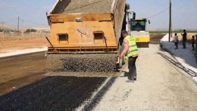 Haliliye'de asfalt çalışmalarıyla yollar yenileniyor