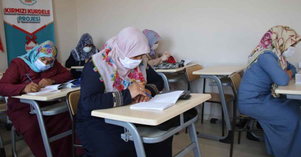 Kadınlar Okuma Öğreniyor, Çocukları Da Eğitim Alıyor 1 haliliye