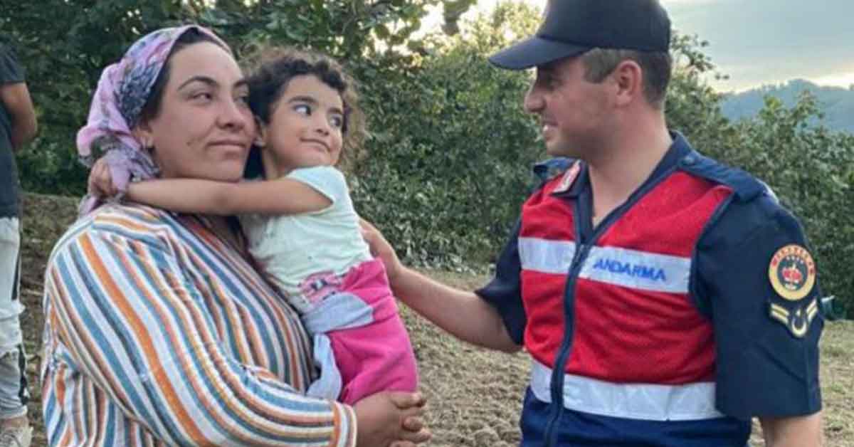 Kaybolan minik kızı jandarma buldu