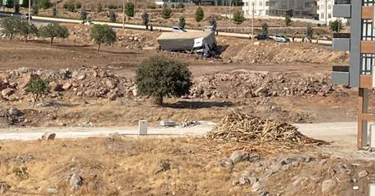 Şanlıurfa'da Tır Devrildi! 1 Yaralı