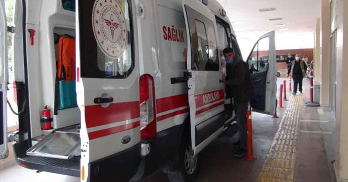 Şanlıurfa'da araç şarampole devrildi: 2 yaralı