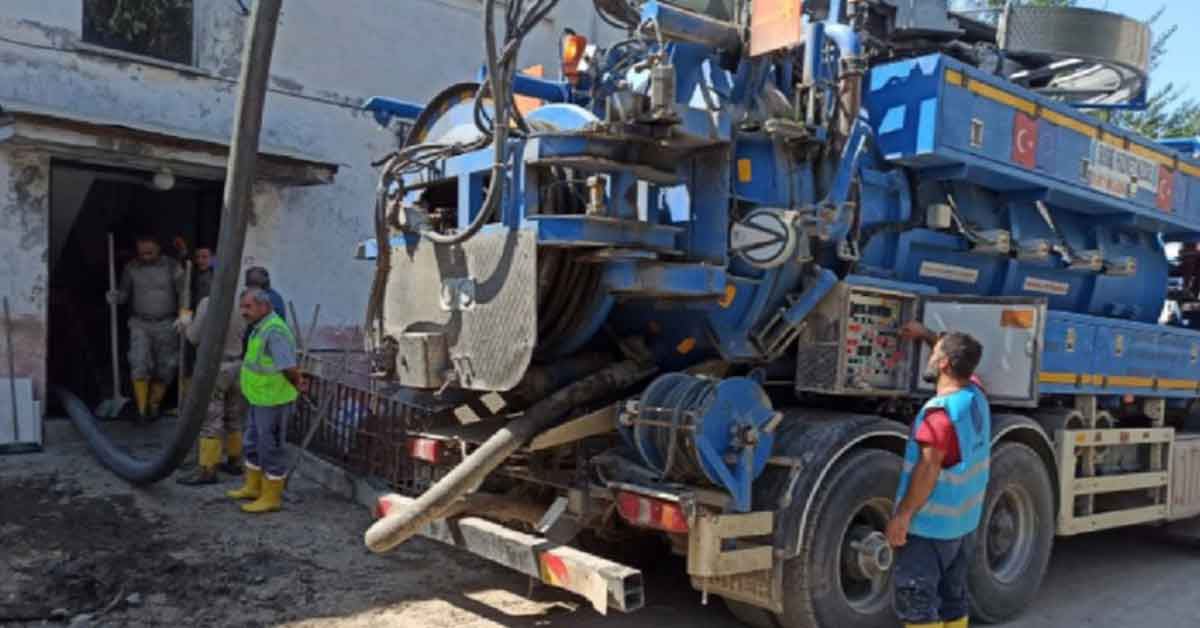 Urfa büyükşehir belediyesi ekipleri afet bölgesinde