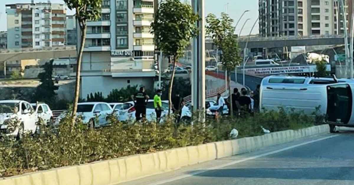 Şanlıurfa'da otomobil ile hafif ticari araç çarpıştı 1 Şanlıurfa'da otomobil ile hafif ticari araç çarpıştı