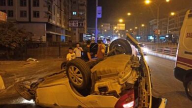 Urfa'da direğe çarpan otomobil takla attı: 2 yaralı