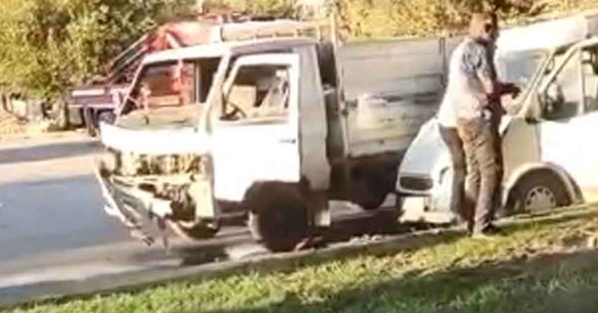 Urfa'da Minibüs ile pikap çarpıştı: 2 yaralı 1 Urfa'da Minibüs ile pikap çarpıştı: 2 yaralı