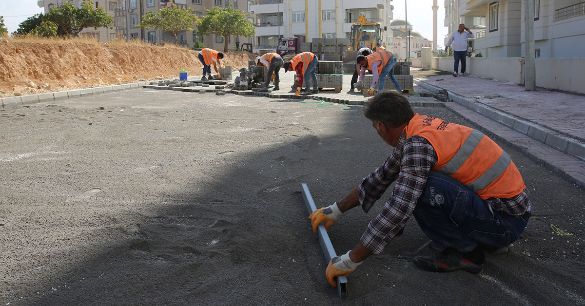 Karaköprü’de Yollar Kilitli Parkeyle Döşeniyor 1 karakopru 2
