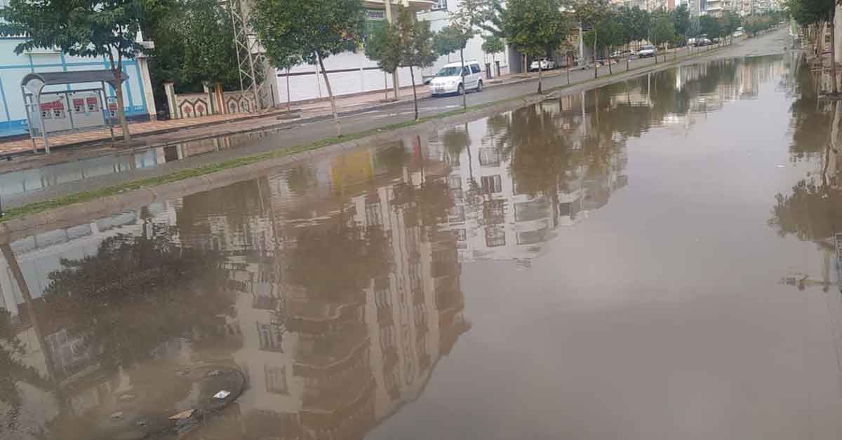 Şanlıurfa’da sağanak yağış mahalleyi göle çevirdi