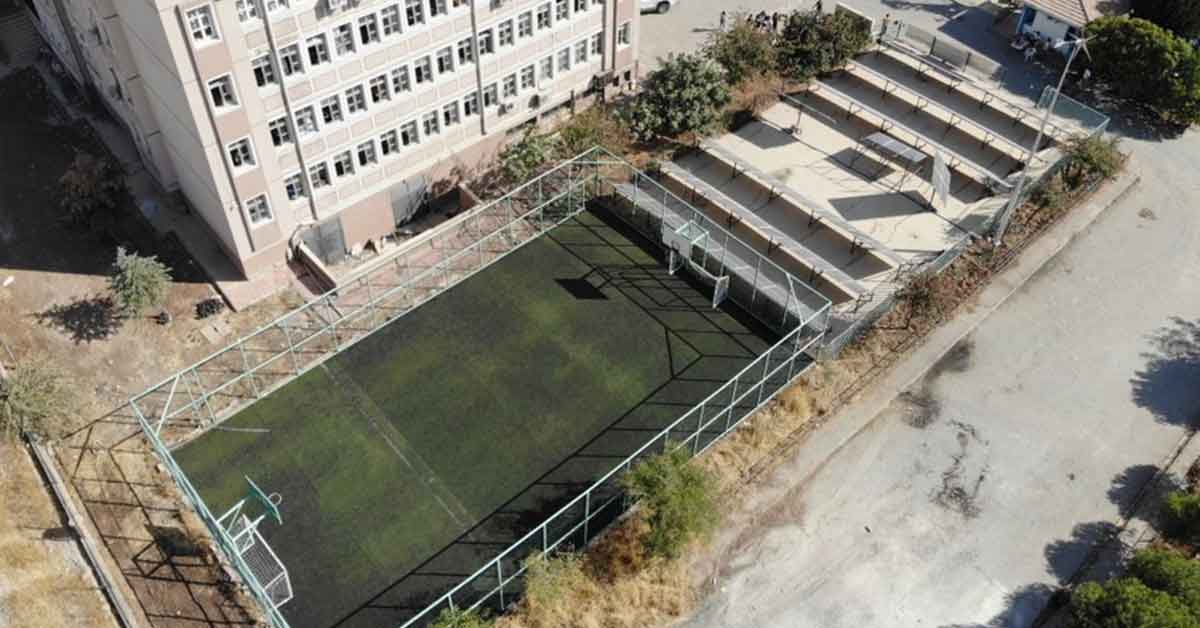 Vali Erin’in Talimatıyla 12 Okul Halı Sahaya Kavuştu 1 Vali Erin’in Talimatıyla 12 Okul Halı Sahaya Kavuştu