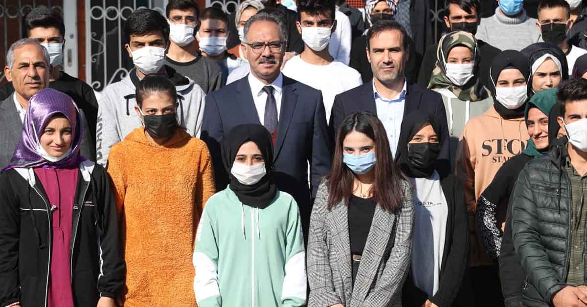 Başkan Kuş'tan Öğrencilere Eğitim Desteği