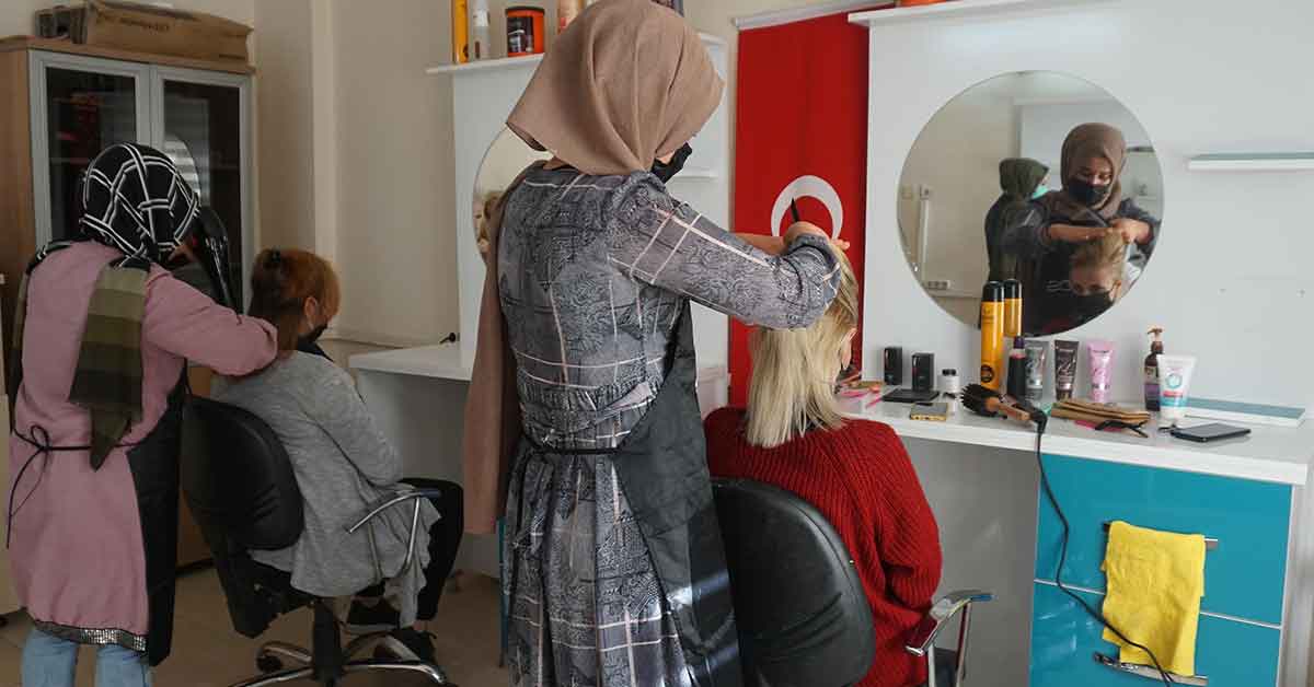 Meslek Öğrenen Kadınlardan Başkan Canpolat'a Teşekkür 1 Meslek Öğrenen Kadınlardan Başkan Canpolat'a Teşekkür