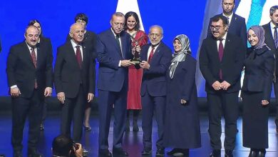 Photo of HRÜ Rektörü Çelik Bilim Ödülünü, Erdoğan’dan Aldı