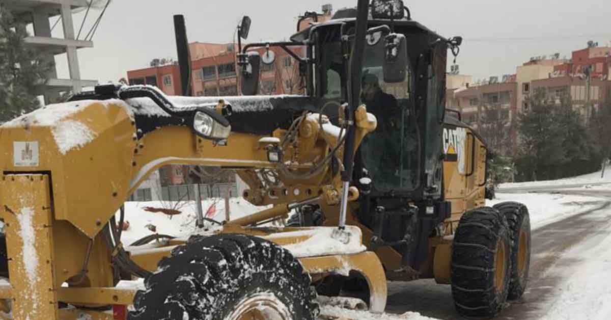 Eyyübiye'de karla mücadele devam ediyor