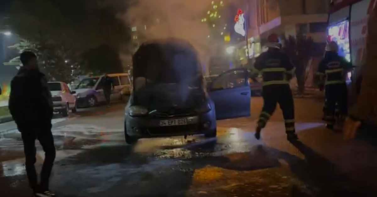 Urfa'da araç yol ortasında alev aldı!