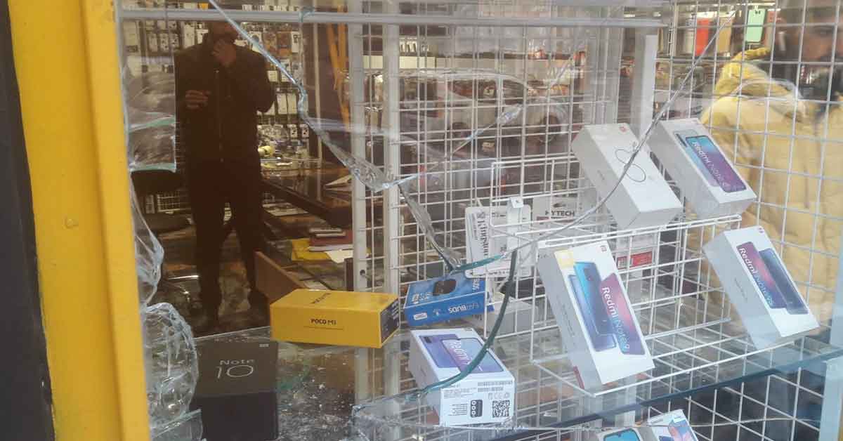Urfa'da boş cep telefonu kutularını dolu sandı
