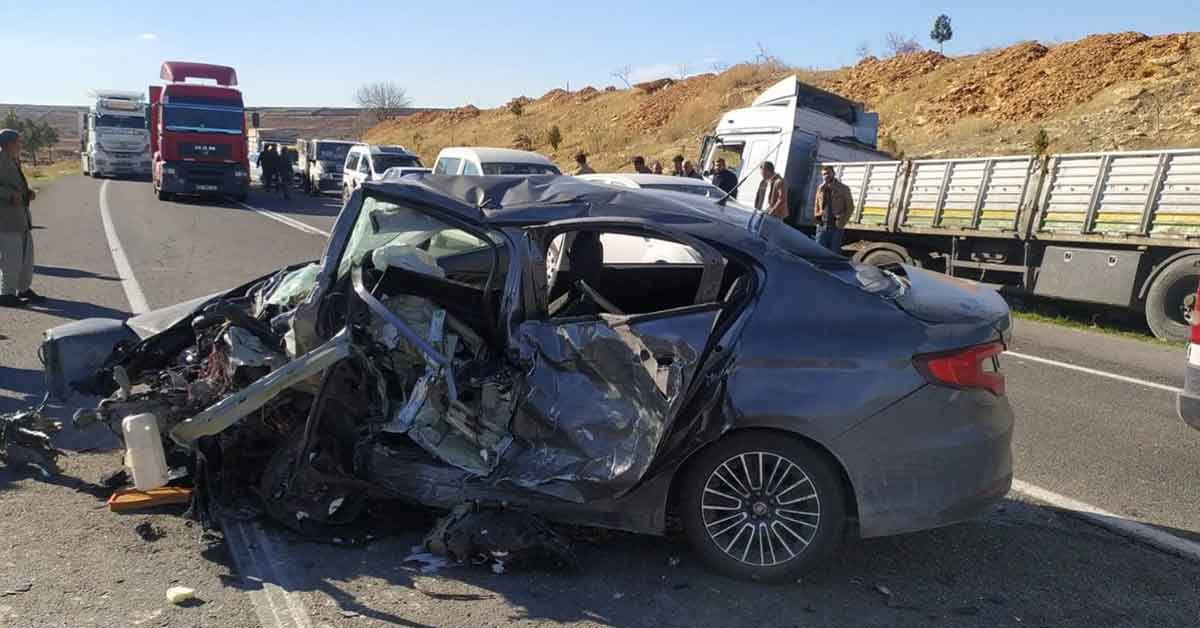 Şanlıurfa'da tır ile otomobil çarpıştı: 3 yaralı
