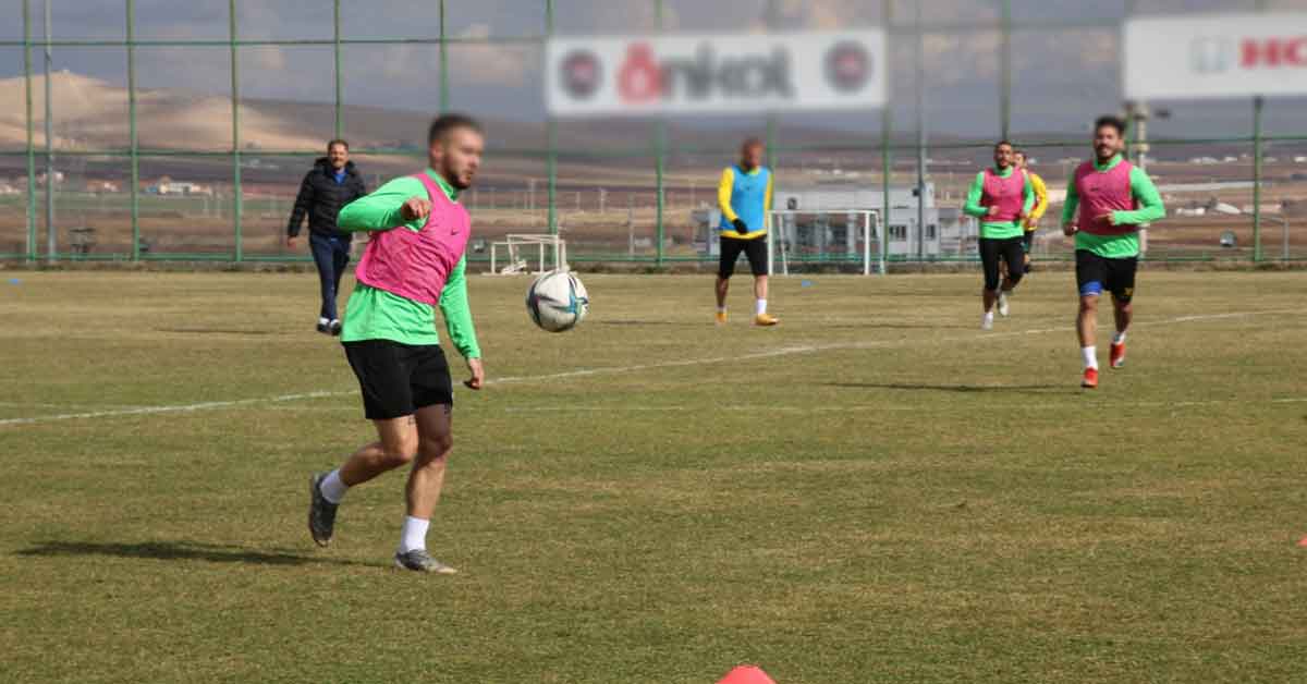 Urfaspor’da yeni transferi antrenmana çıktı 1 urfa spor ilyas bircan