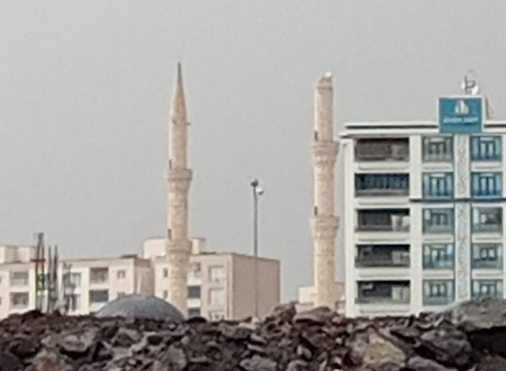 Şanlıurfa'da Cami Minaresine Yıldırım Düştü 1 2022 03 sanliurfada caminin minaresine yildirim dustu