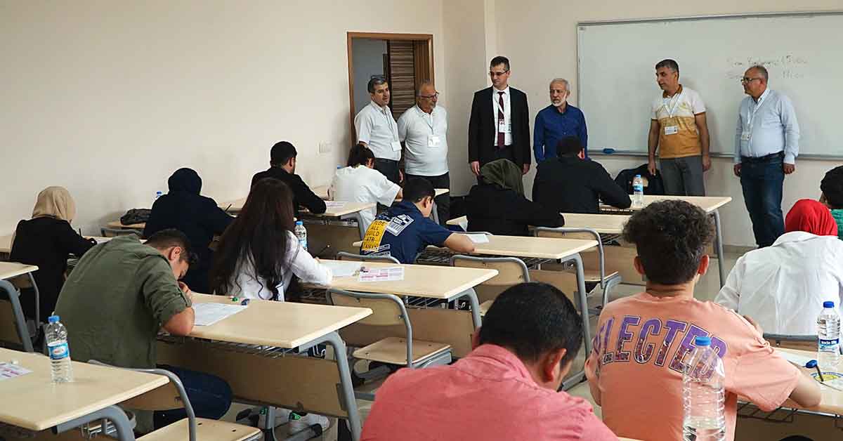 HRÜ YÖS-2022 2. Sınavını Büyük Bir Katılımla Gerçekleştirdi 1 HRÜ YÖS-2022 2. Sınavını Büyük Bir Katılımla Gerçekleştirdi