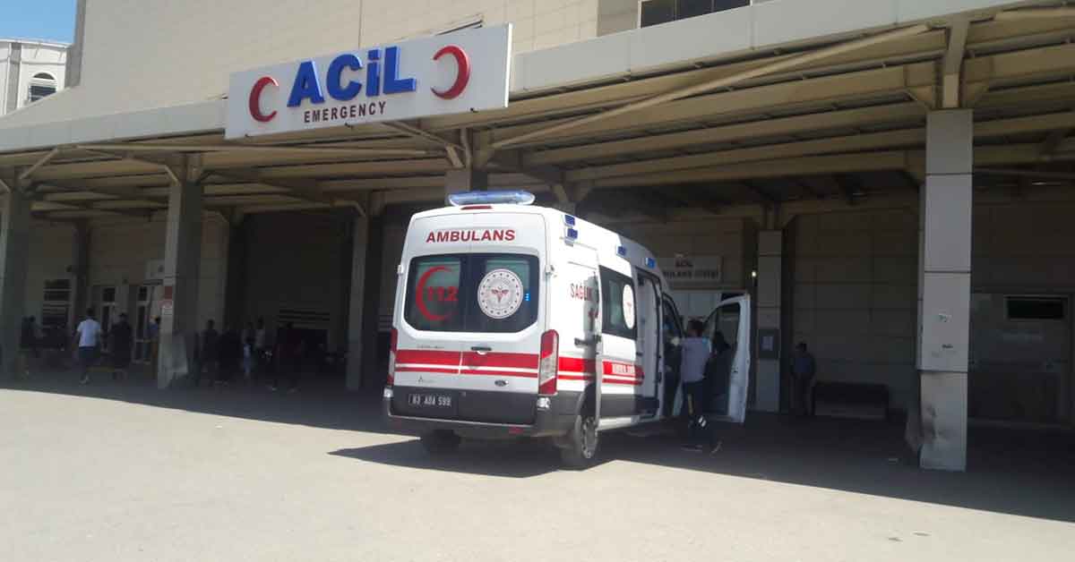 Urfa'da Oyun oynadığı sırada eline taş düştü!