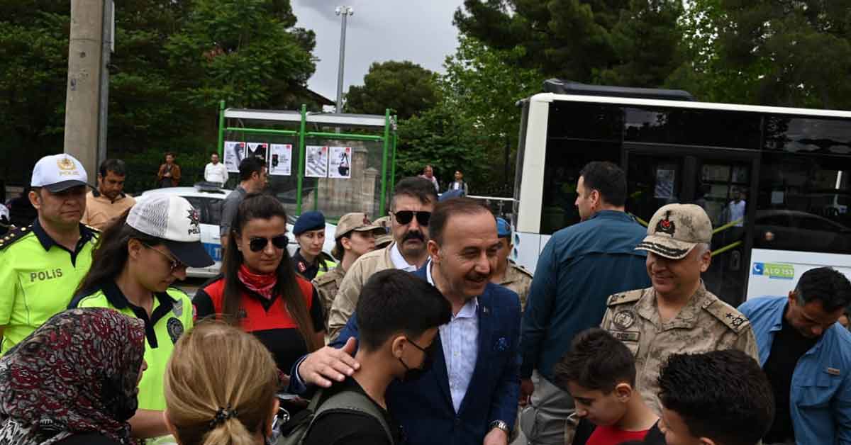 Urfa'da Trafik Haftasında Yaya Güvenliğine Dikkat Çekildi 1 Urfa'da Trafik Haftasında Yaya Güvenliğine Dikkat Çekildi