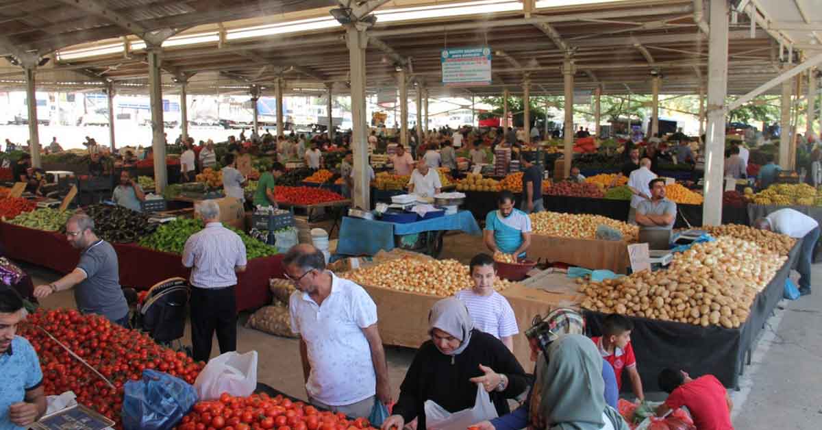 Urfa'da pazarda fiyatlar az da olsa düştü