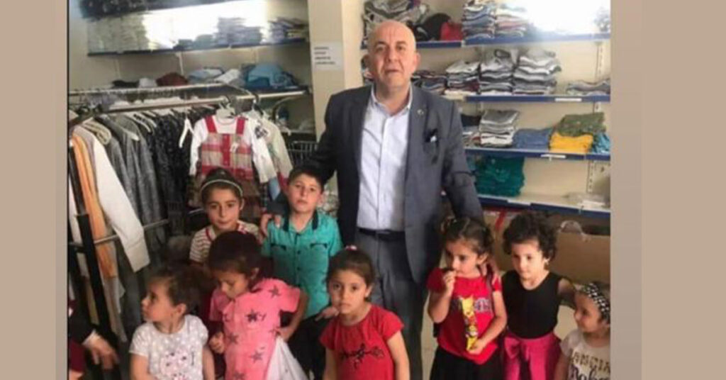 İş Adamı Müslüm Günbay Çocukları Sevindirdi 1 muslum gunbay