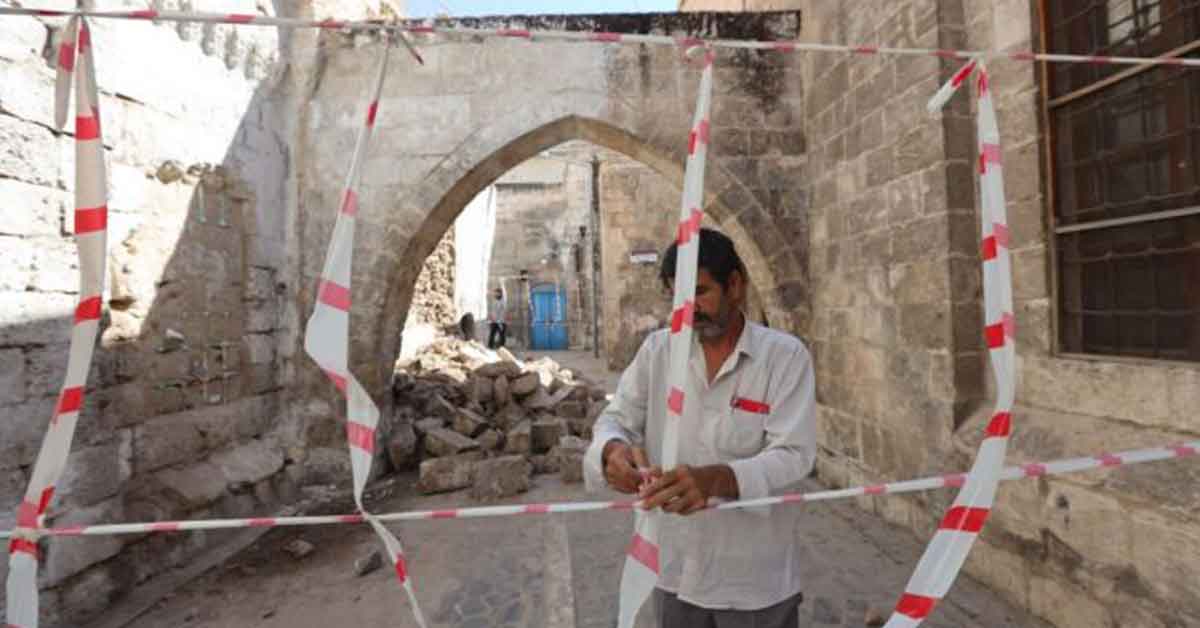 Urfa'da 300 yıllık hamamda çökme! Belediyeden açıklama