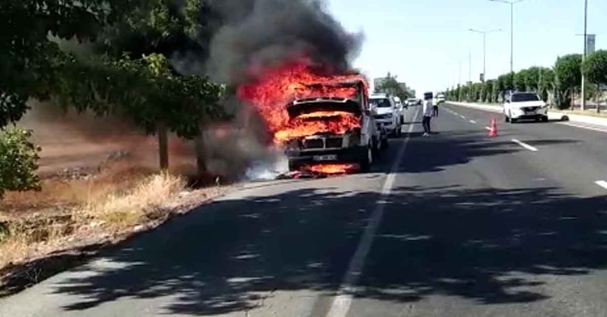Urfa'da araç alev alev yandı