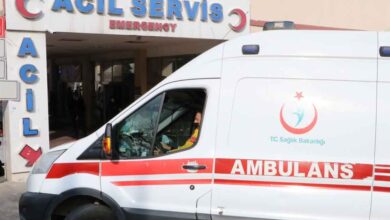 Balkondan düştüğü belirtilen kadın hastaneye kaldırıldı