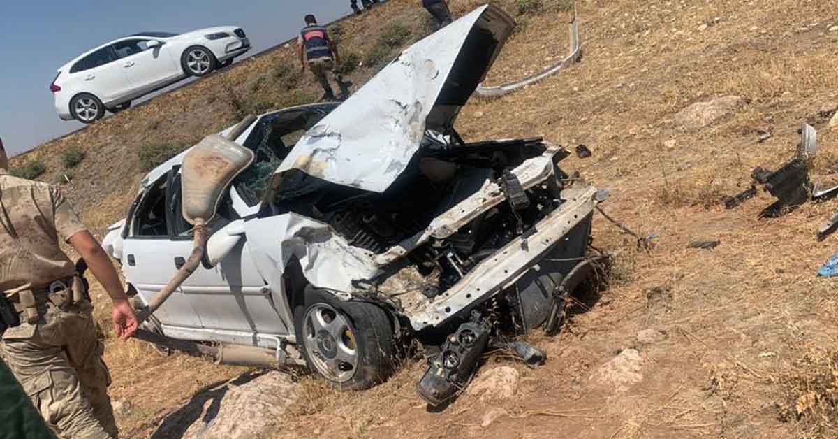 Urfa’da kaza: Otomobil şarampole devrildi