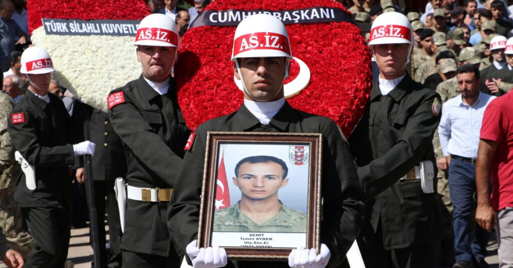 Urfa'da Şehit Düşen Askerimiz Antep'te Toprağa Verildi 1 sehit