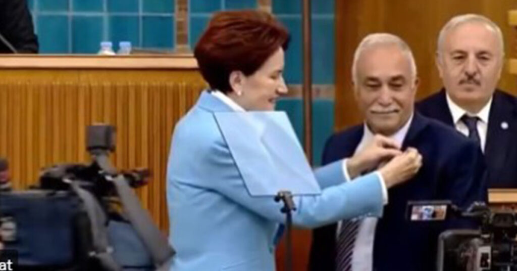 Akşener Fakıbaba’ya Parti Rozetini Taktı 1 fakibaba 3 1