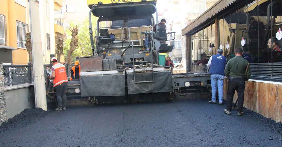 Merkez mahallelerde sıcak asfalt çalışması 1 Merkez mahallelerde sıcak asfalt çalışması