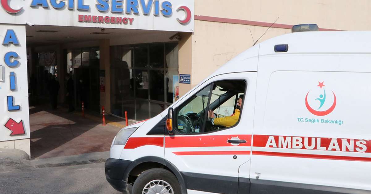 eyyubiyede trafik kazasi 1i cocuk 3 yarali