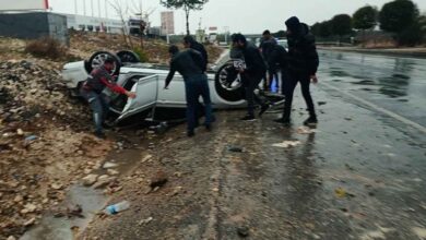 Karaköprü'de otomobil takla attı: 2 yaralı