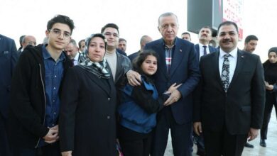 kultur merkezinde cumhurbaskani erdogani karsiladi